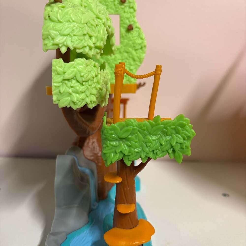 Disney Encanto Antonio's Tree House Playset - Picture 5 of 8